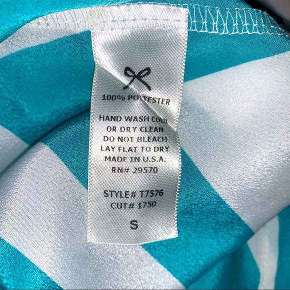 Beachy Flowy Teal and White Chevron Zig Zag V Neck Blouse Shirt Top Lightweight - Picture 6 of 10